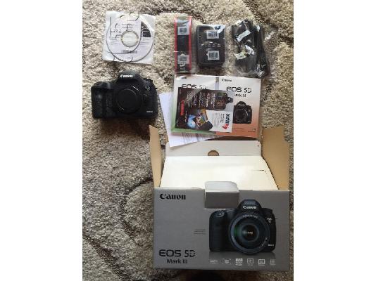 PoulaTo: Canon EOS 5D Mark III  24-105mm EF